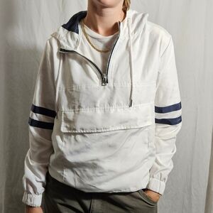 Athletic Windbreakover Pullover